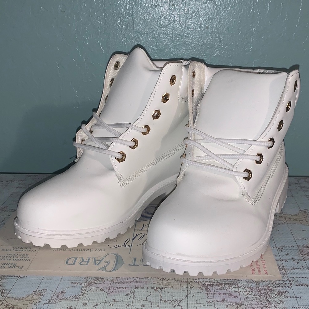 🛑 SOLD!! • ✰ Boots ✰